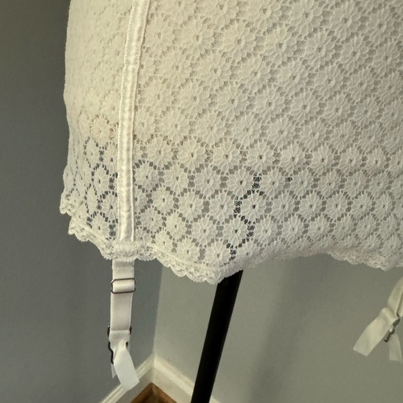 Victoria’s Secret I DO Wedding collection White Bustier. 36C. NWOT - Picture 11 of 13